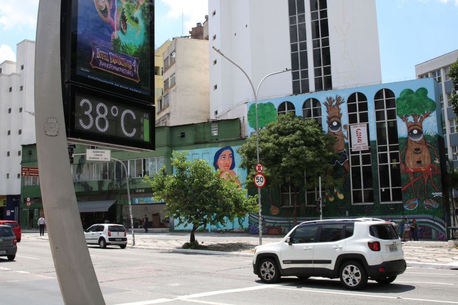 Onda de calor sufocante no Sudeste e alerta de temporais no Sul; veja previsão do tempo no Brasil