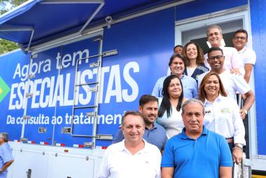 Sesab acompanha início da operação da carreta Agora Tem Especialistas em Cruz das Almas | SECOM