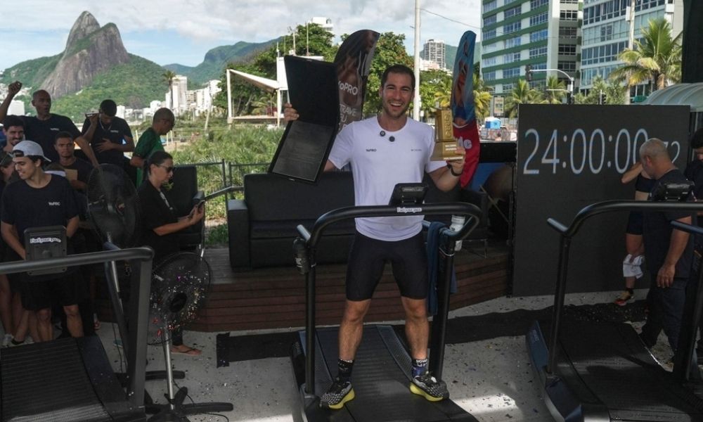 Brasileiro corre 188 km na esteria em 24 horas e quebra recorde mundial