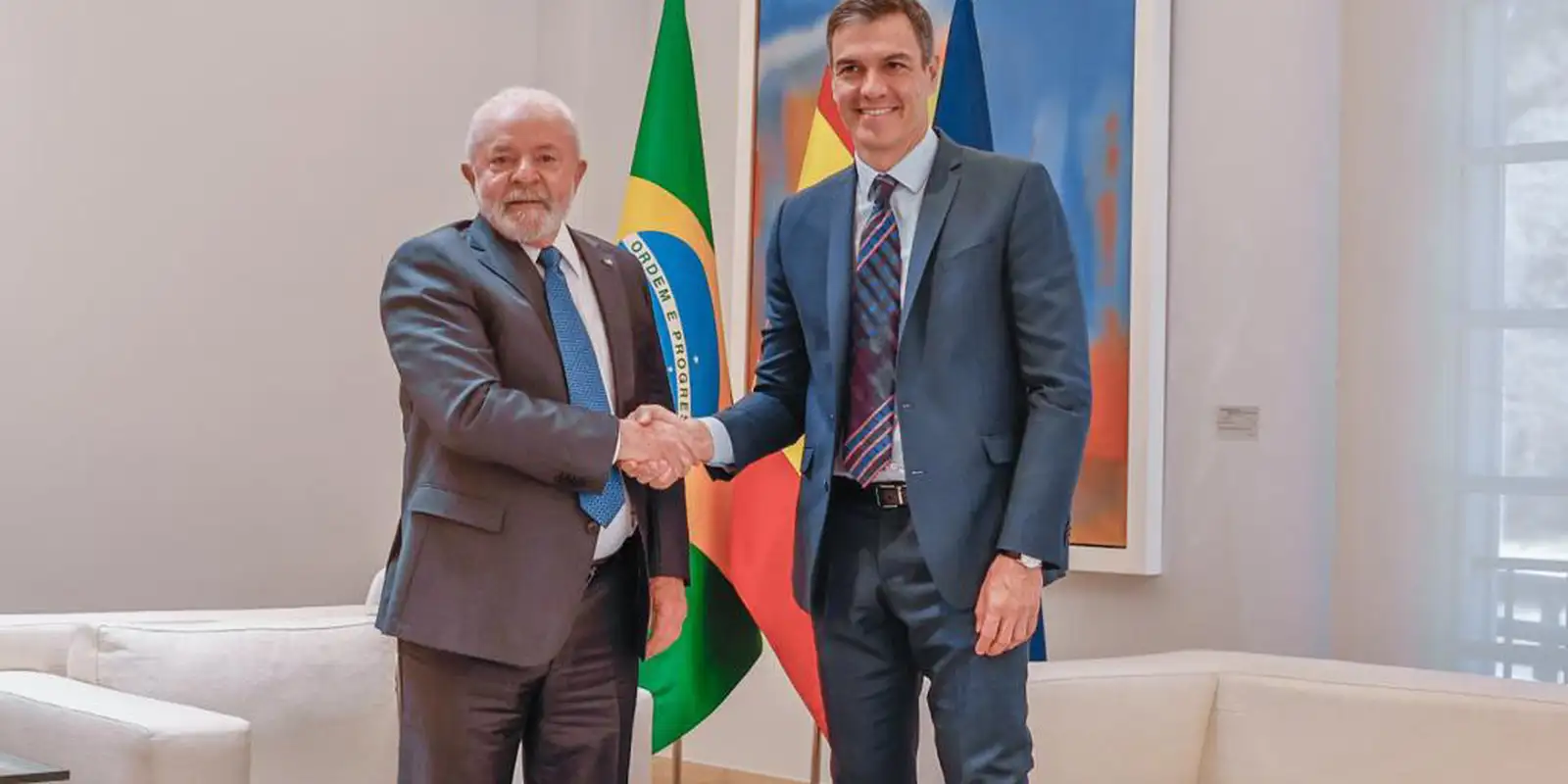 Lula conversa com Pedro Sánchez e confirma viagem à Espanha