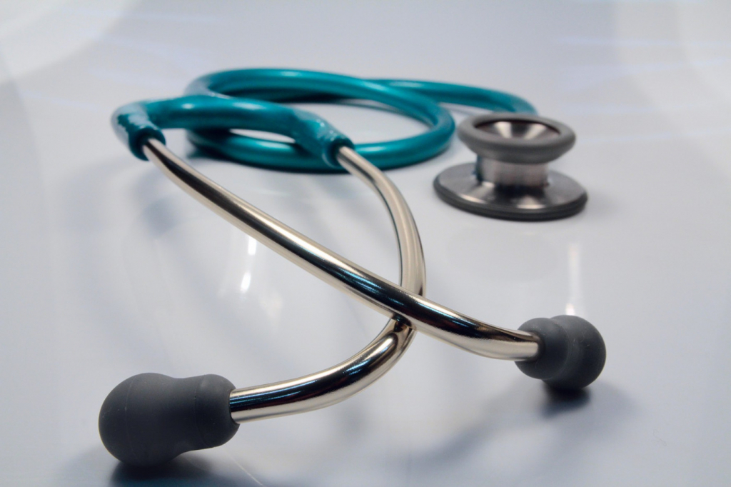 MEC pune 99 cursos de medicina com nota baixa no Enamed; leia lista