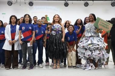 Arte, ciência e papel feminino na defesa do meio ambiente marcam desfile em colégio estadual de Salvador | SECOM