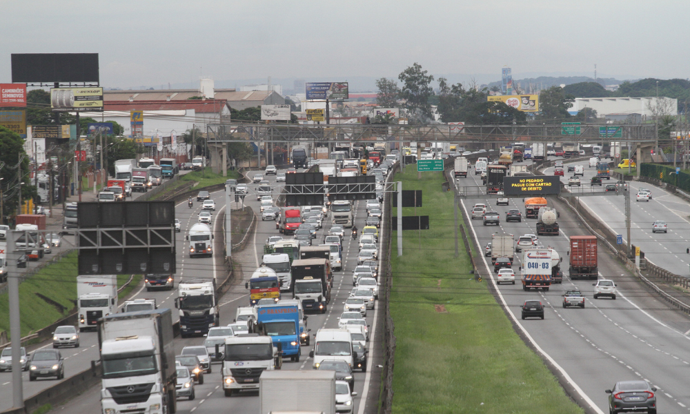 Feriadão deve movimentar 16 milhões de carros em SP; veja operações nas rodovias