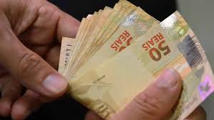 Governo propõe salário mínimo de R$ 1.717 em 2027