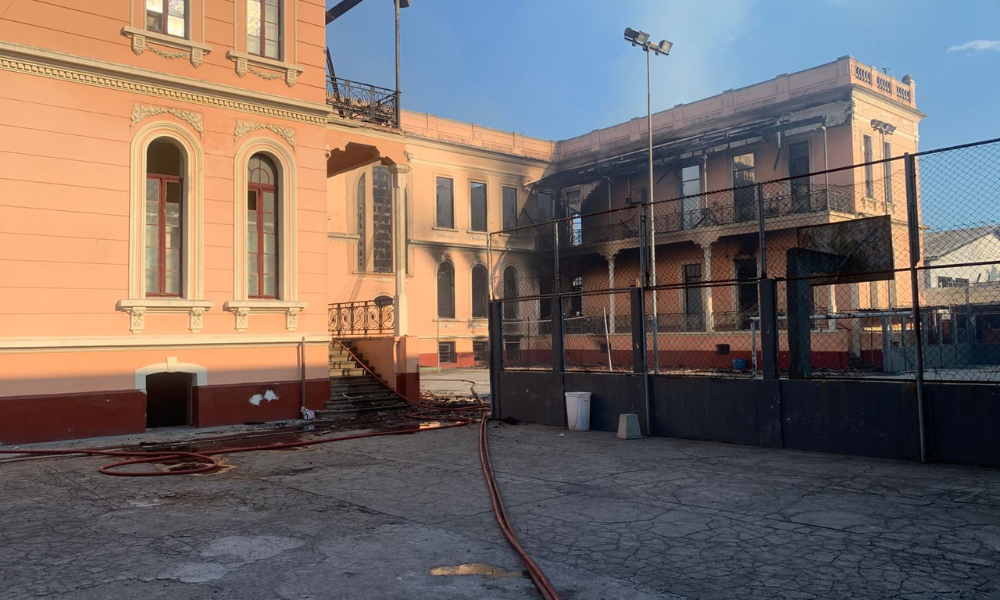 Incêndio atinge prédio histórico de instituto de educação no Paraná