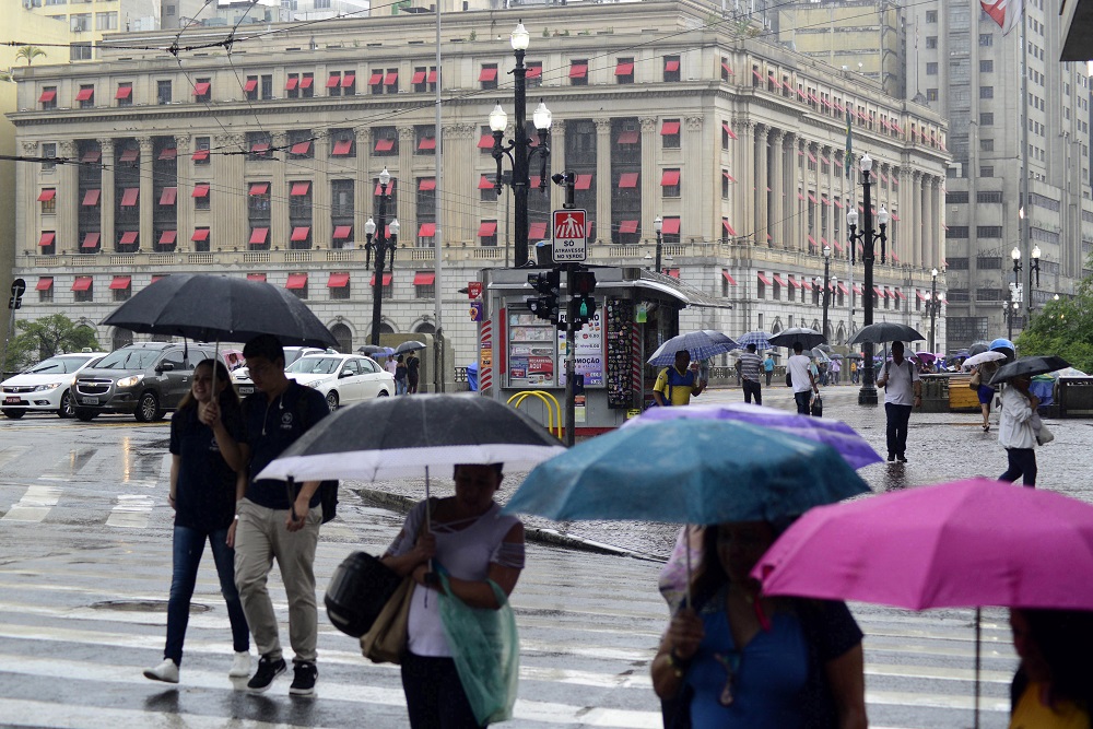 Fim de semana será de temporal no Sudeste; veja previsão para todo o país