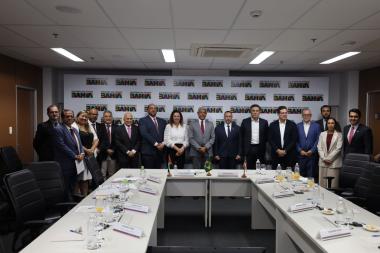 Governador discute avanços dos investimentos em sustentabilidade na Bahia com embaixador dos Emirados Árabes | SECOM