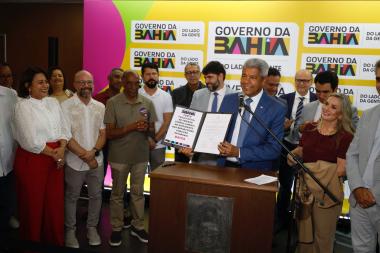 Jerônimo Rodrigues anuncia ponto facultativo na sexta-feira (5), após feriado de Corpus Christi | SECOM