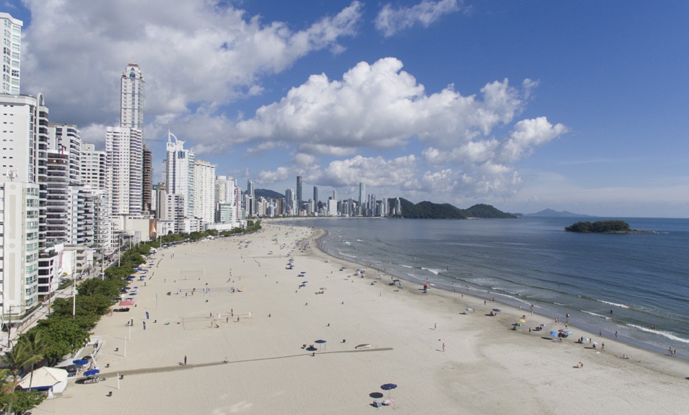 Praias com Bandeira Azul em SC: o que significa e quais visitar