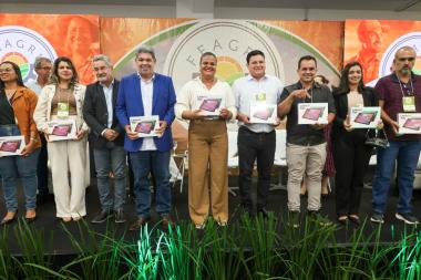 Projetos inovadores desenvolvidos por municípios baianos são premiados no encerramento do Feagri 2026 | SECOM