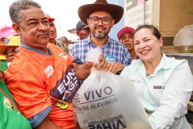 Seagri homenageia produtores do Extremo Sul e entrega equipamentos agrícolas na Euna Agro | SECOM