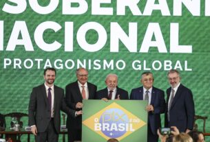 "Brasil não abaixa a cabeça", diz Durigan ao defender soberania e Pix