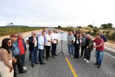 Em Vitória da Conquista, Jerônimo Rodrigues entrega e autoriza mais de R$ 600 milhões em investimentos para Sudoeste baiano | SECOM