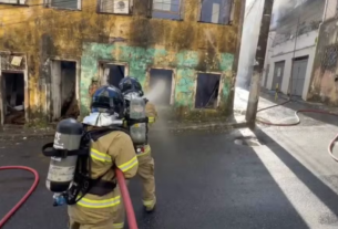 Incêndio atinge casarão abandonado nos Barris e mobiliza bombeiros em Salvador