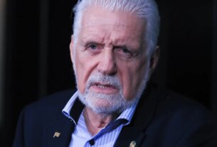 Jaques Wagner anuncia saída da liderança do governo no Senado