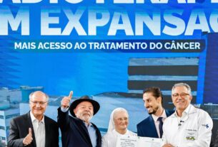 Lula entrega aparelhos de radioterapia em São Paulo