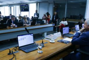 Senadores discutem ritmo de tramitação da PEC do fim da escala 6x1