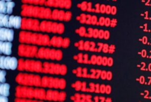 Bolsa sobe quase 3% e fecha no maior nível desde maio