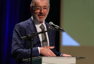 “Brasil não vai abandonar a mesa”, diz ministro sobre taxação dos EUA