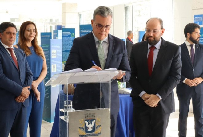 Câmara de Salvador e TRE-BA firmam parceria para exposição no Centro de Cultura