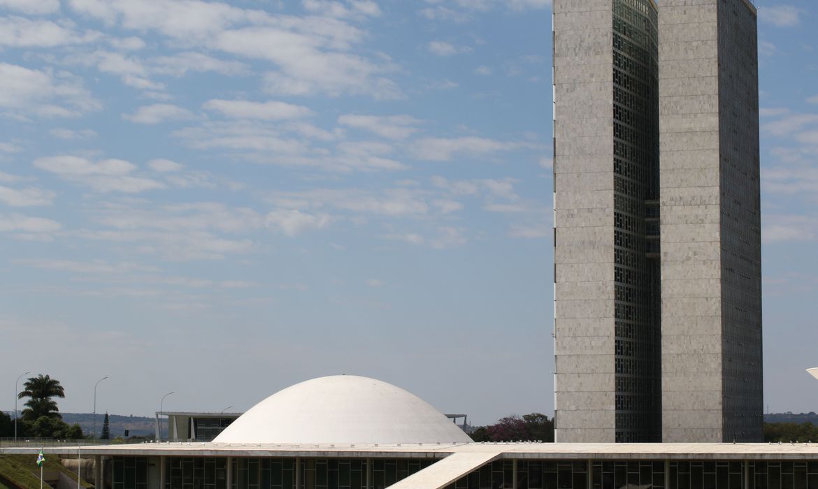 Congresso aumenta punição a crimes sexuais online contra crianças