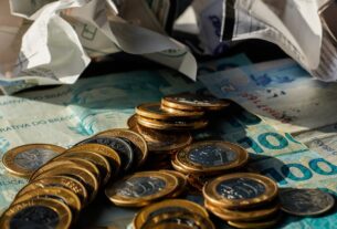 Economia cresce 0,7% em maio, puxada por consumo das famílias, diz FGV