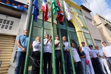Governador participa da abertura e segue no cortejo do Dois de Julho em Salvador | SECOM