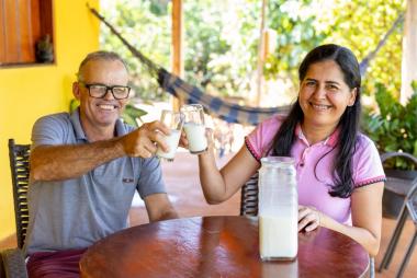 Governo do Estado fortalece produção de leite e transforma a vida de famílias agricultoras no Oeste da Bahia | SECOM