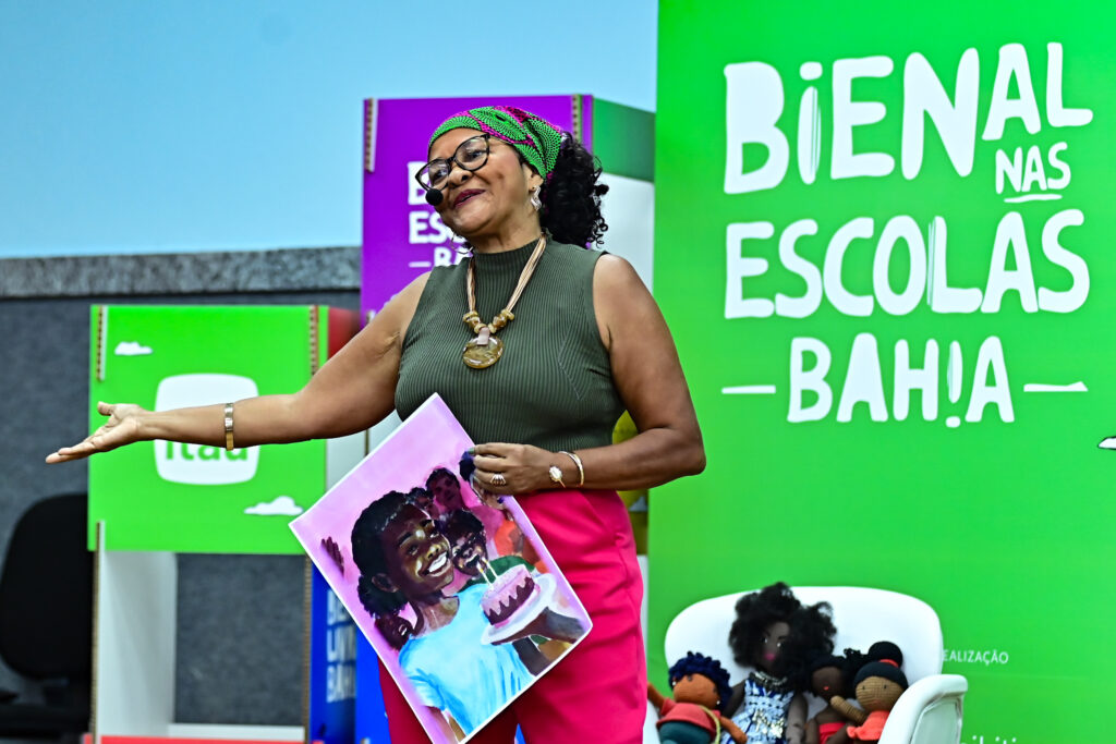 Bienal nas Escolas leva autores da literatura para estudantes da rede municipal de Salvador – Prefeitura Municipal de Salvador