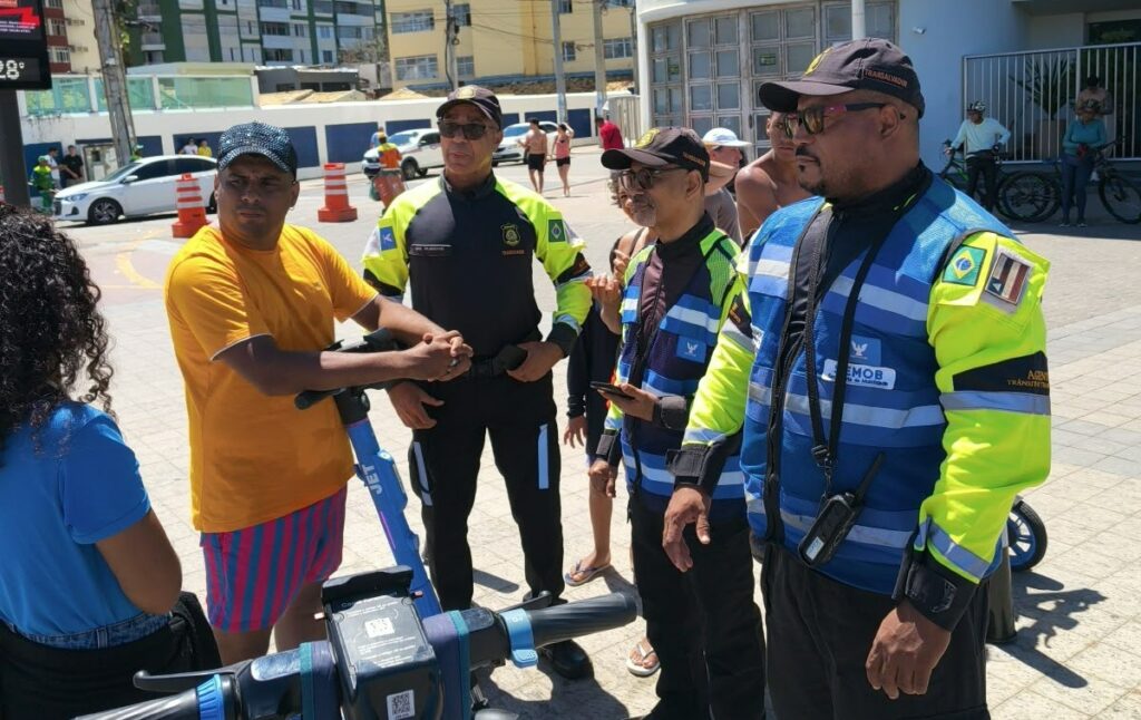 Fiscalização no Farol da Barra reforça regras para uso de patinetes elétricos em Salvador – Prefeitura Municipal de Salvador