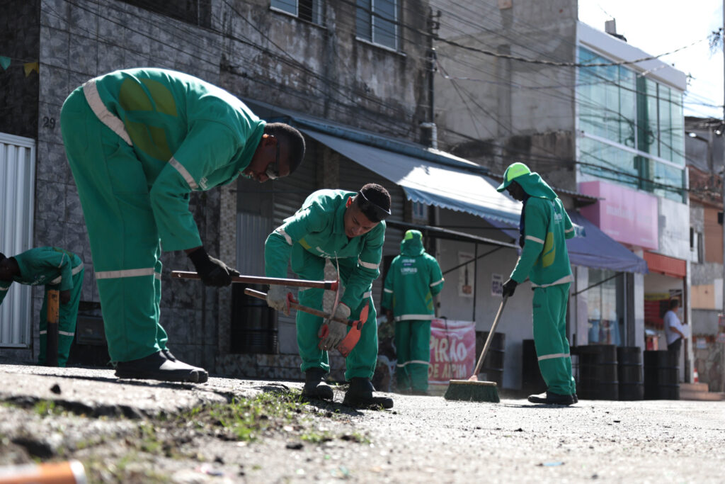 Limpurb realiza Operação Bairro no Grau e Bota-Fora em Castelo Branco – Prefeitura Municipal de Salvador
