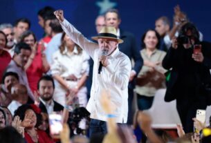 PT oficializa candidatura de Lula à Presidência