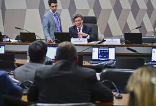 Ajustes no texto adiam votação da MP da "taxa das blusinhas"