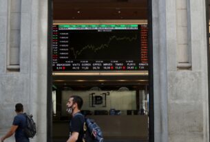 Bolsa sobe 1,3% e atinge maior nível em quase quatro meses
