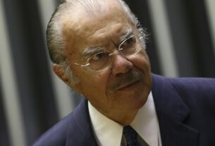 Ex-presidente José Sarney segue internado em hospital de São Paulo