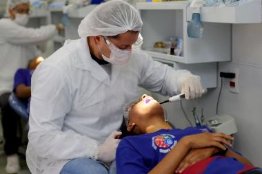 Em Salvador, Odontomóvel disponibiliza atendimento em saúde bucal gratuito para cerca de mil estudantes da rede estadual | SEC