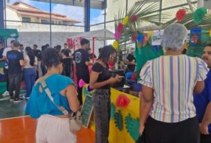 Estudantes da rede estadual participam de feira de empreendedorismo | SEC