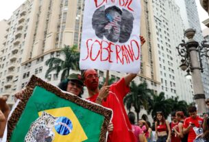 Estudantes fazem ato no Rio de Janeiro em defesa de voto em Lula