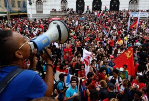 Estudantes fazem atos pelo país em apoio a Lula