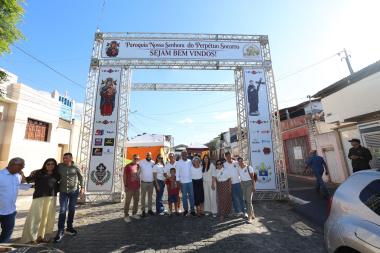Governador Jerônimo Rodrigues participa de procissão de Nossa Senhora do Perpétuo Socorro em Jequié | SECOM