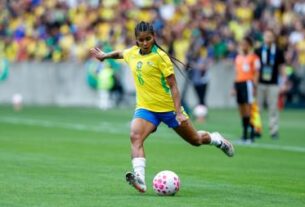 Na Seleção Brasileira, Raissa Bahia nutre sonho de disputar Copa do Mundo e defende legado de fortalecimento do futebol feminino | SECOM