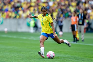 Na Seleção Brasileira, Raissa Bahia nutre sonho de disputar Copa do Mundo e defende legado de fortalecimento do futebol feminino | SECOM