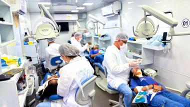 SEC e SESAB levam Odontomóvel para atender estudantes do Arenoso, em Salvador | SEC