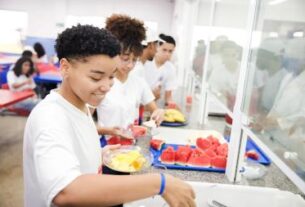 SEC serve 1,5 milhão de refeições por dia e reforça segurança alimentar e nutricional dos estudantes da rede estadual | SECOM