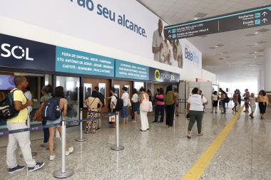 SJDH realiza blitz nas rodoviárias da Bahia para orientar eleitores sobre gratuidade do transporte no segundo turno | SECOM