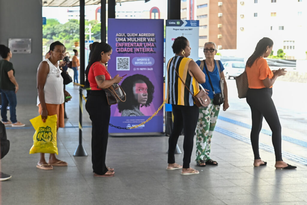 Salvador amplia acesso ao Botão Lilás em estações do BRT para atendimento a mulheres vítimas de violência – Prefeitura Municipal de Salvador