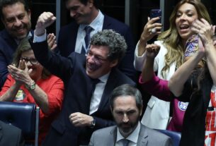 Senado aprova fim da escala 6x1 e redução da jornada de trabalho